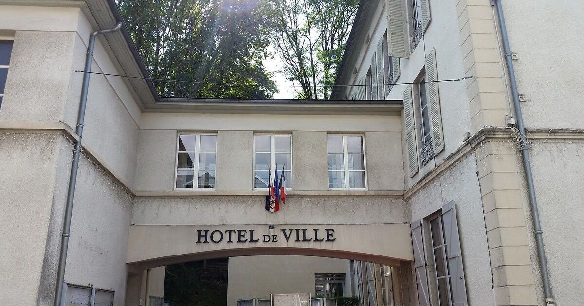 Municipales 2026 : les enjeux débattus à Ussel avant le vote