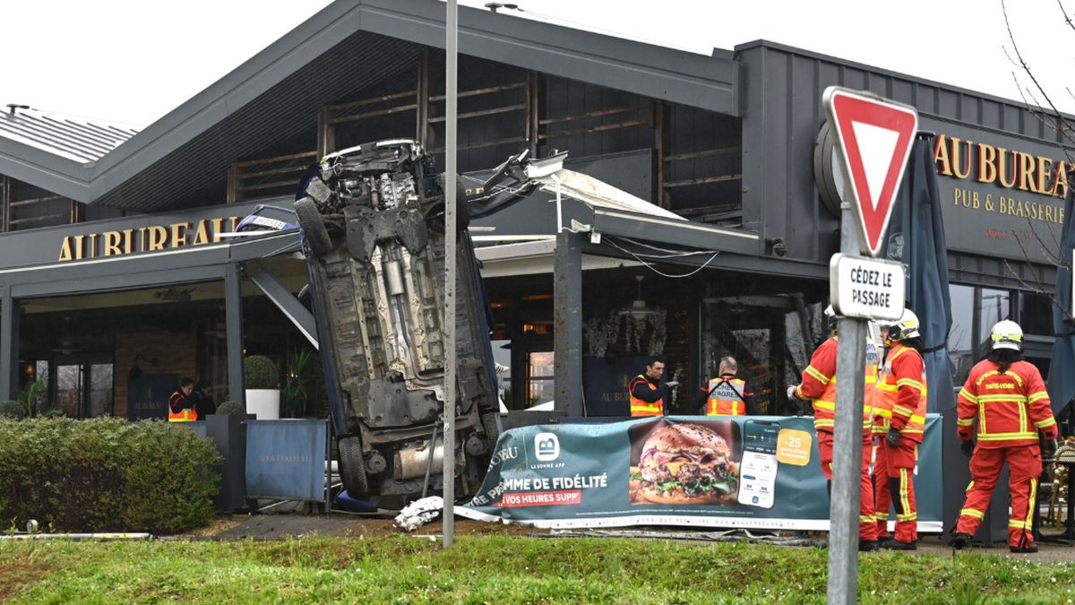 Un malaise spectaculaire : une conductrice immobilisée dans un accident insolite à Limoges