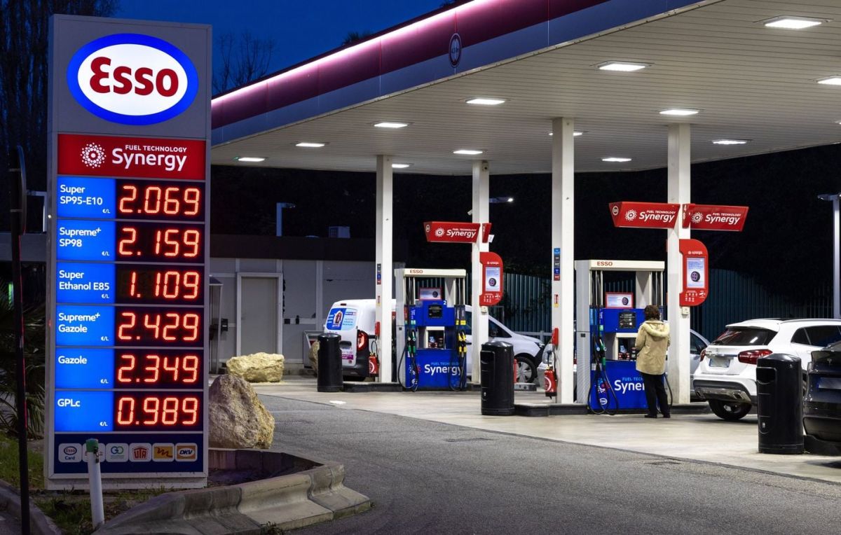 Les mesures annoncées par Lescure pour faire face à la hausse des carburants