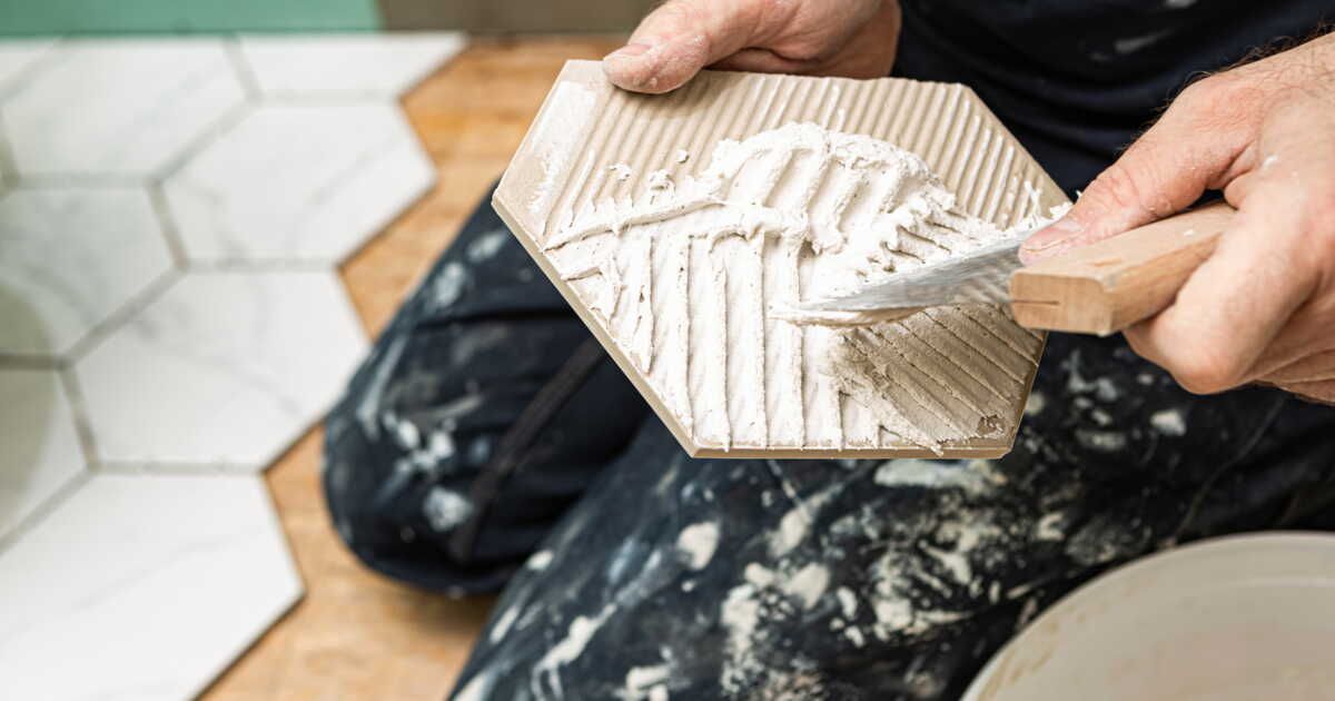 Comment enlever la colle à carrelage ?