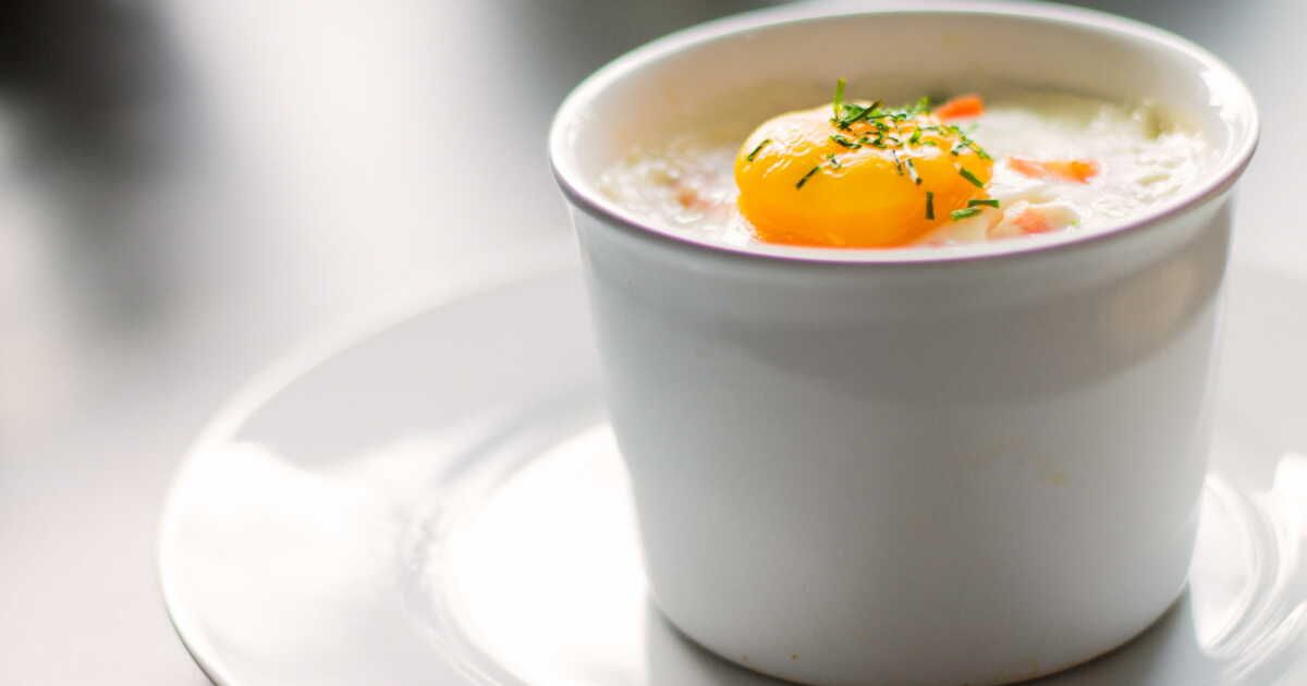 La recette anti-blues du dimanche soir : œuf cocotte au jambon et au fromage à raclette