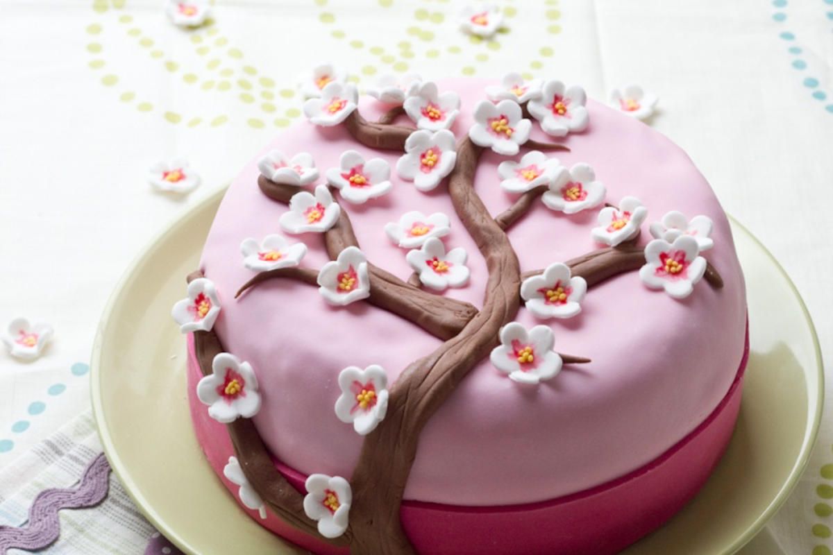 Un cherry blossom cake pour célébrer le printemps en beauté