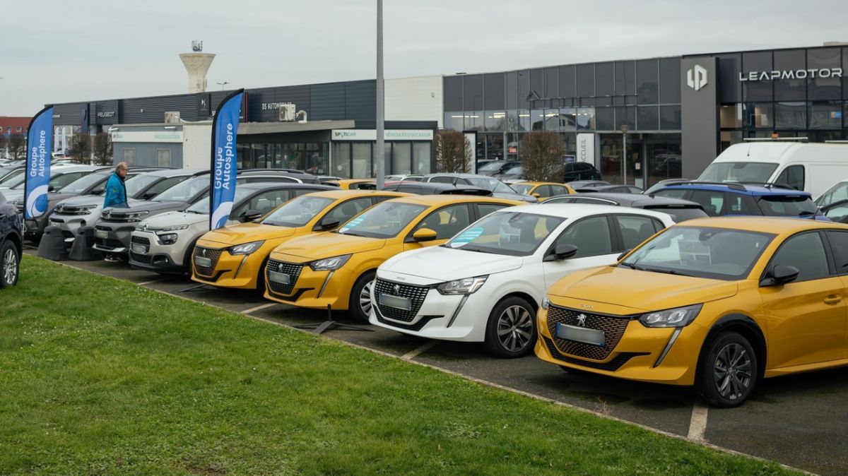 Stellantis rappelle 700.000 véhicules, un risque d'incendie à prendre au sérieux