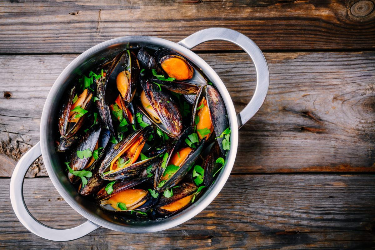 Hélène Darroze réinvente les moules avec sa touche unique