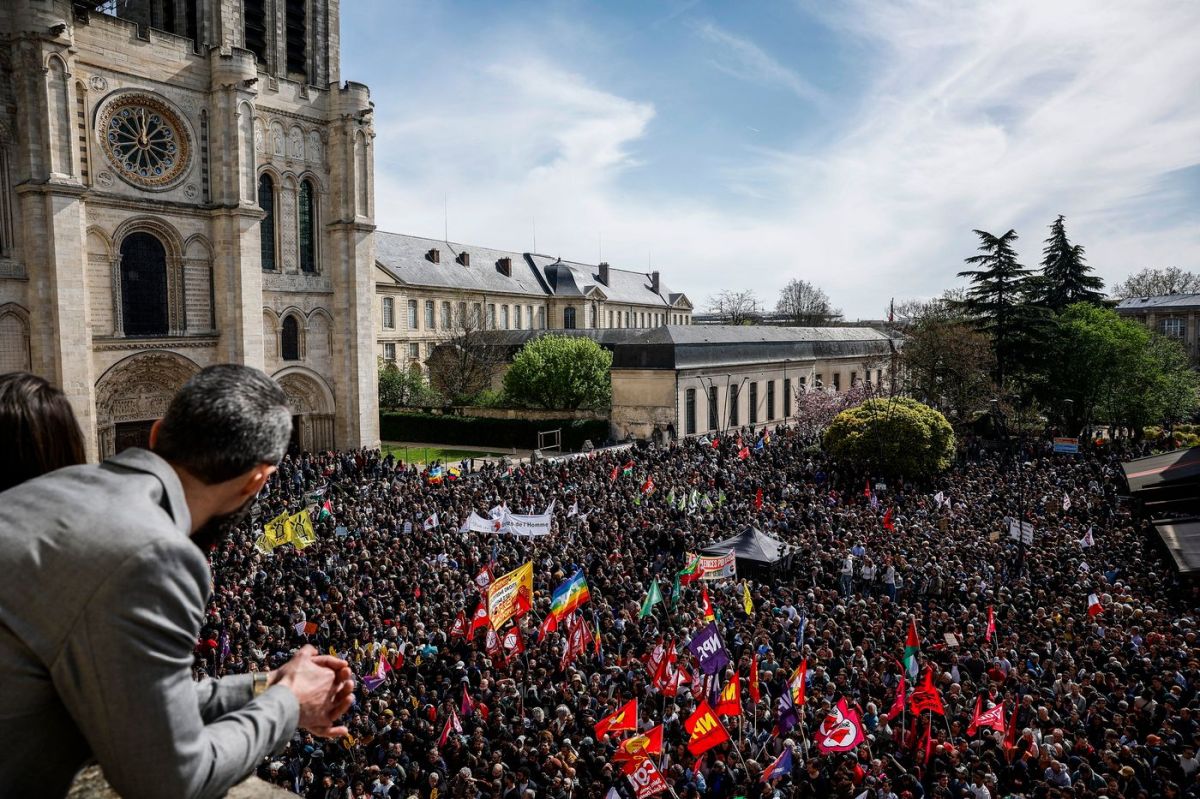Des milliers de voix s'élèvent à Saint-Denis contre le racisme