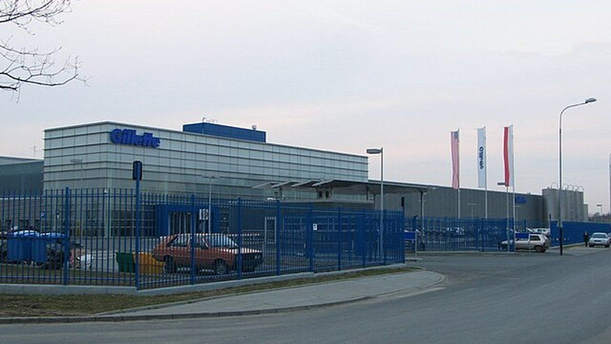 Un drame tragique à l'usine Gillette : un homme tire sur son ancien patron suite à un chagrin