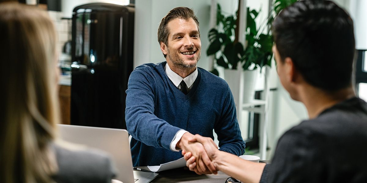 Démystifier la négociation des frais bancaires : astuces et conseils