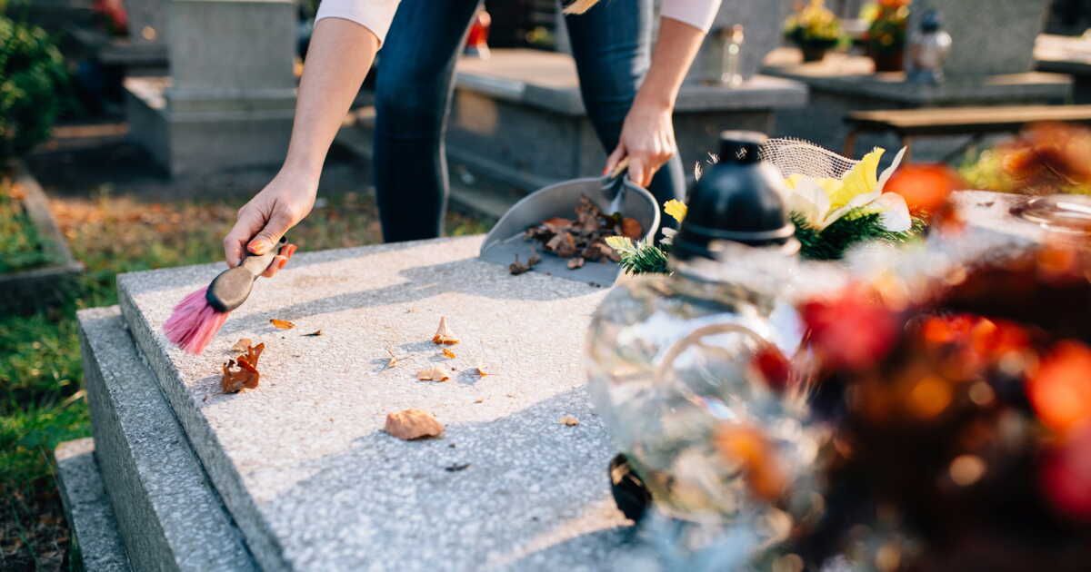 Le guide ultime pour nettoyer une pierre tombale