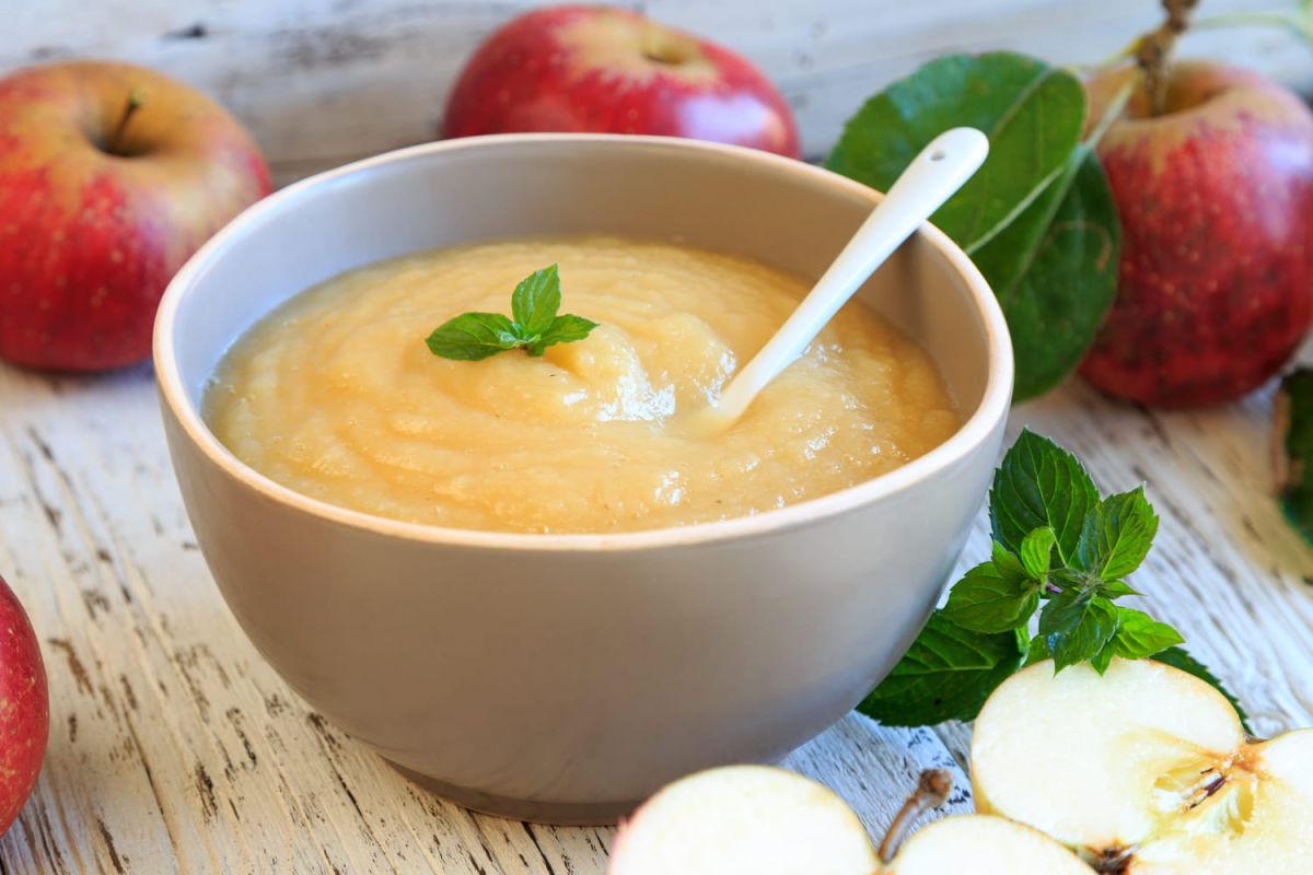 Découvrez l'astuce pour une compote de pommes pleine de saveurs et de vitamines