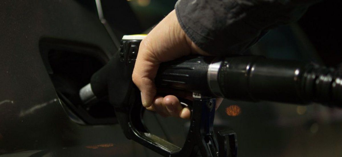L'UE appelle à la prudence sur les contrôles des prix des carburants