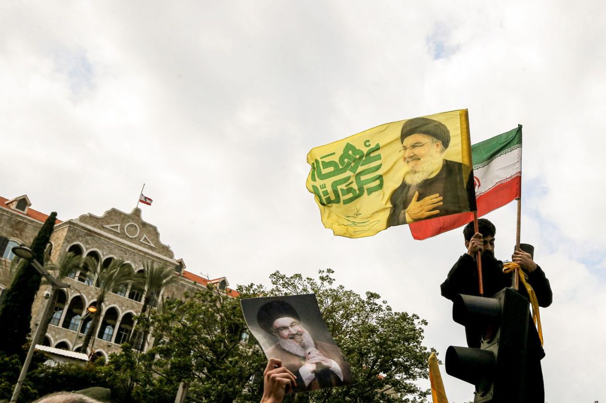 Tensions au Moyen-Orient : Trump s'inquiète pour le détroit d'Ormuz, roquettes sur Israël