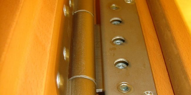 Naviguer dans l'univers des charnières de porte : guide pratique