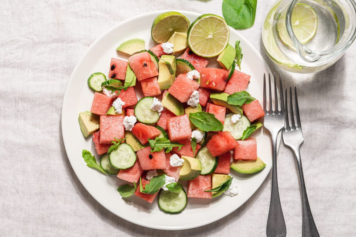 Une salade estivale : melon d'eau, avocat et vinaigrette de Cyril Lignac
