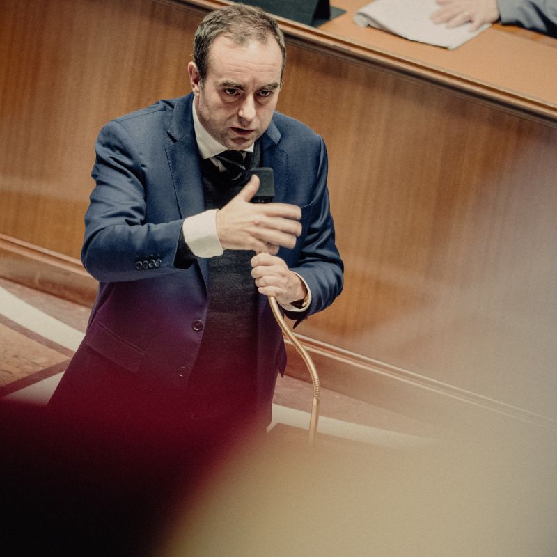 Sébastien Lecornu s'engage à trouver une solution pour les boulangers le 1er mai