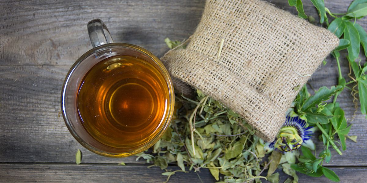 découvrez les 12 plantes incontournables pour des tisanes maison exceptionnelles