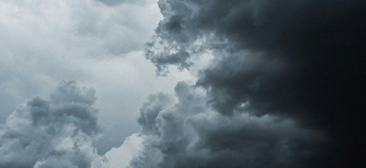 Guadeloupe et Martinique sous le coup de fortes pluies : des secouristes en action