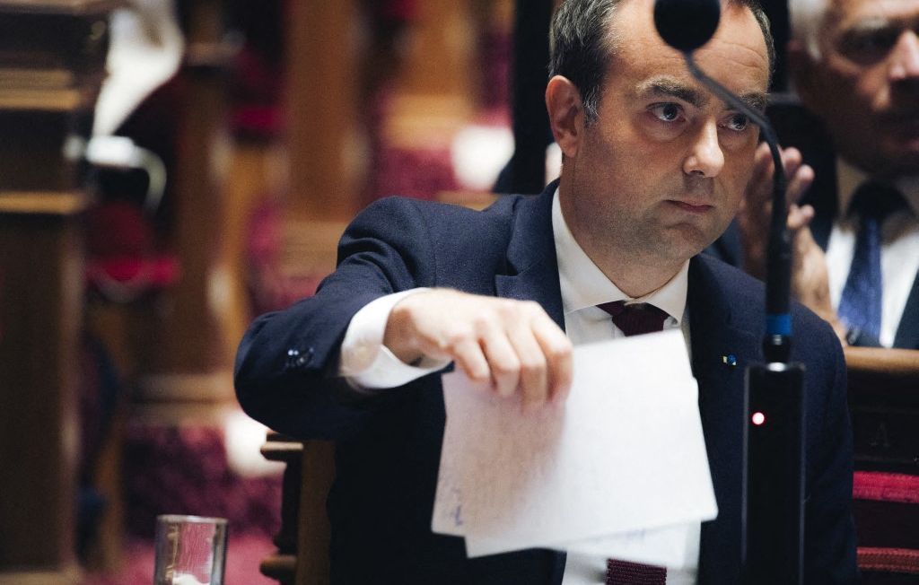 Lecornu défend TotalEnergies et promet des aides élargies face à la montée des prix des carburants