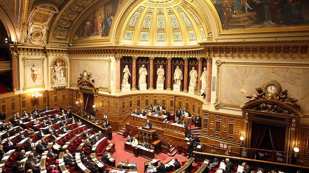 Le parlement adopte un projet de loi audacieux pour lutter contre les fraudes fiscales et sociales