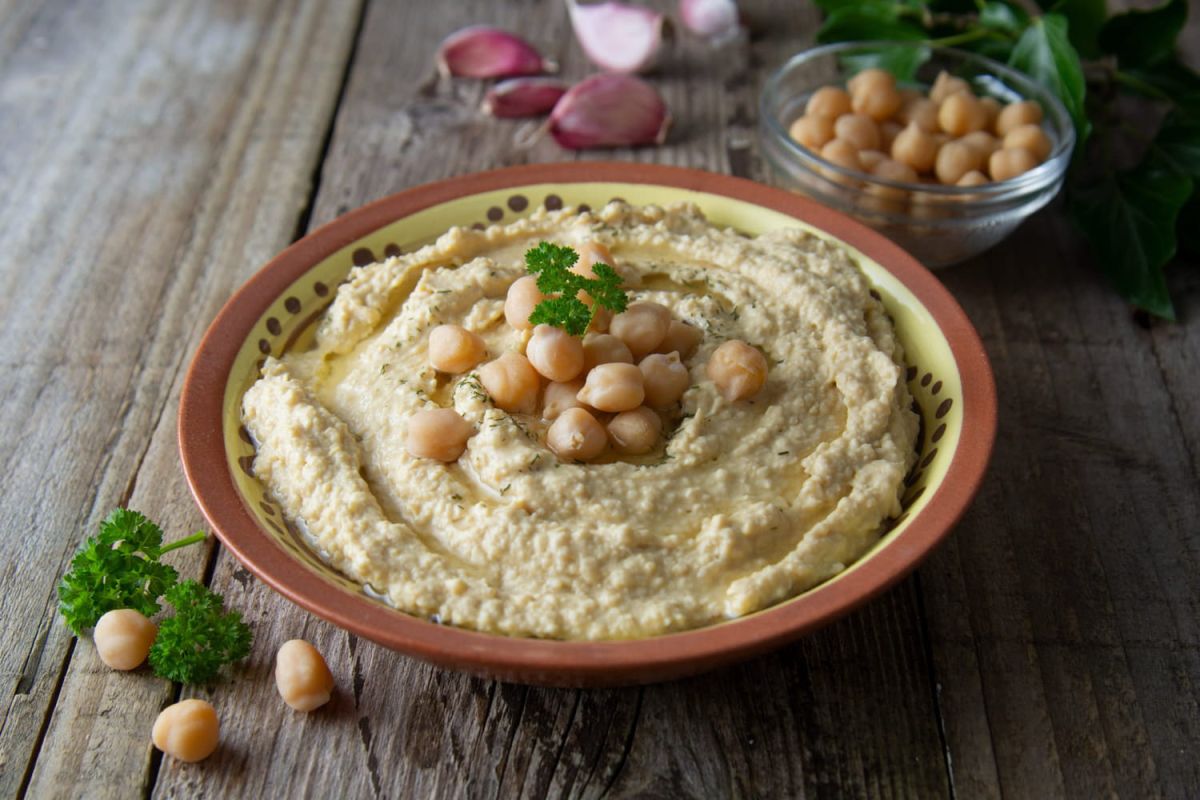 Découvrez les secrets pour un houmous crémeux réussi à tous les coups