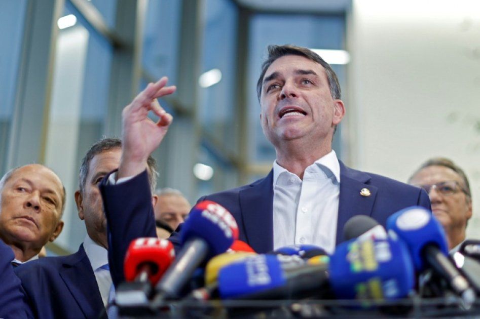 Flavio Bolsonaro, un candidat en péril à l'approche de la présidentielle brésilienne