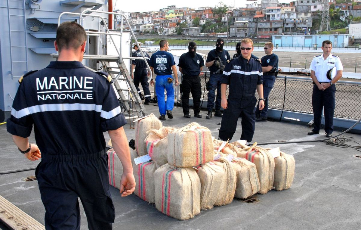La lutte contre le narcotrafic : la marine française frappe fort au large de La Réunion