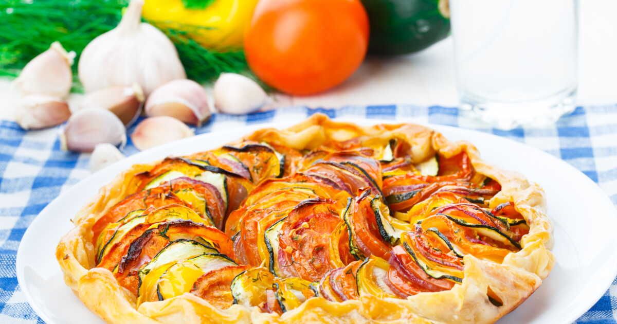 Une tarte estivale à la mozzarella et légumes confits par Cyril Lignac