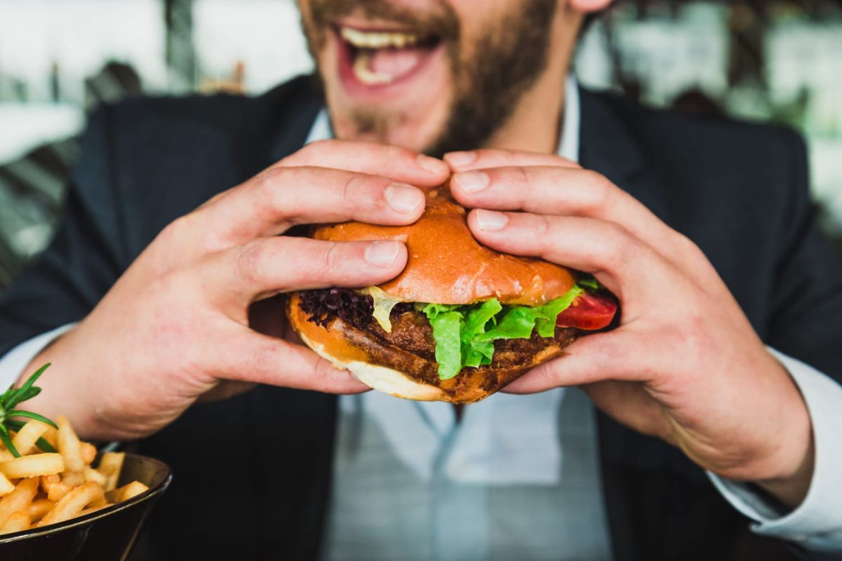 Manger la bouche ouverte : une nouvelle façon de savourer