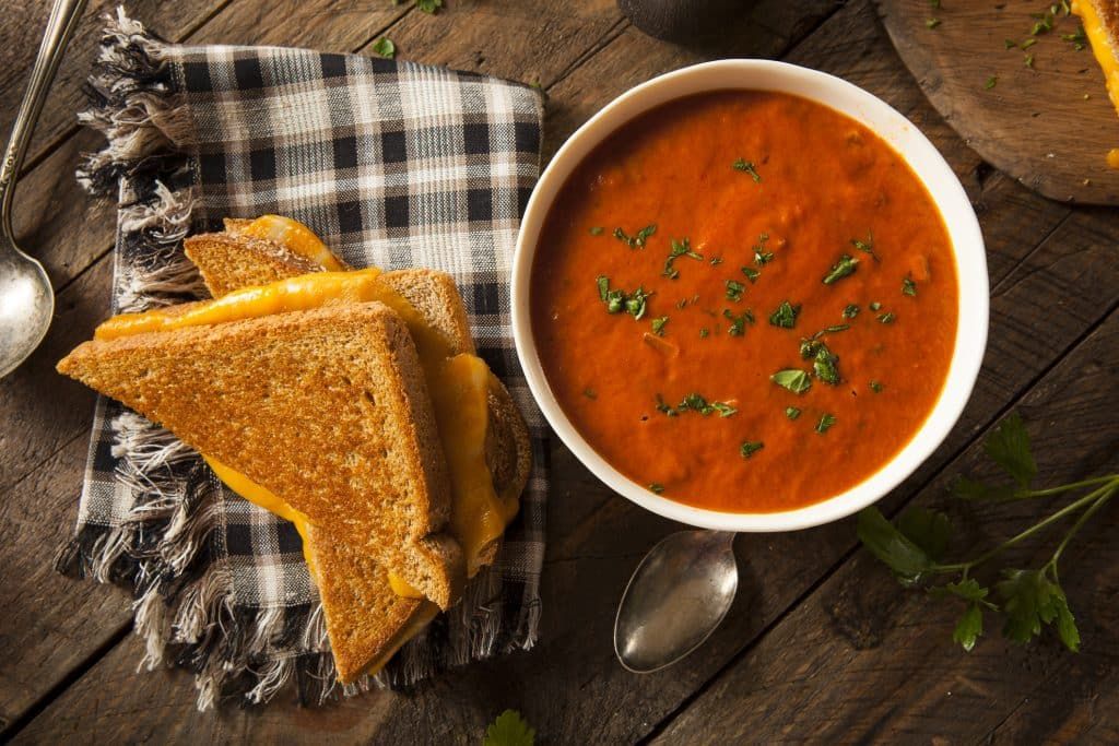Découvrez la soupe façon pizza : le plat réconfortant en 30 minutes