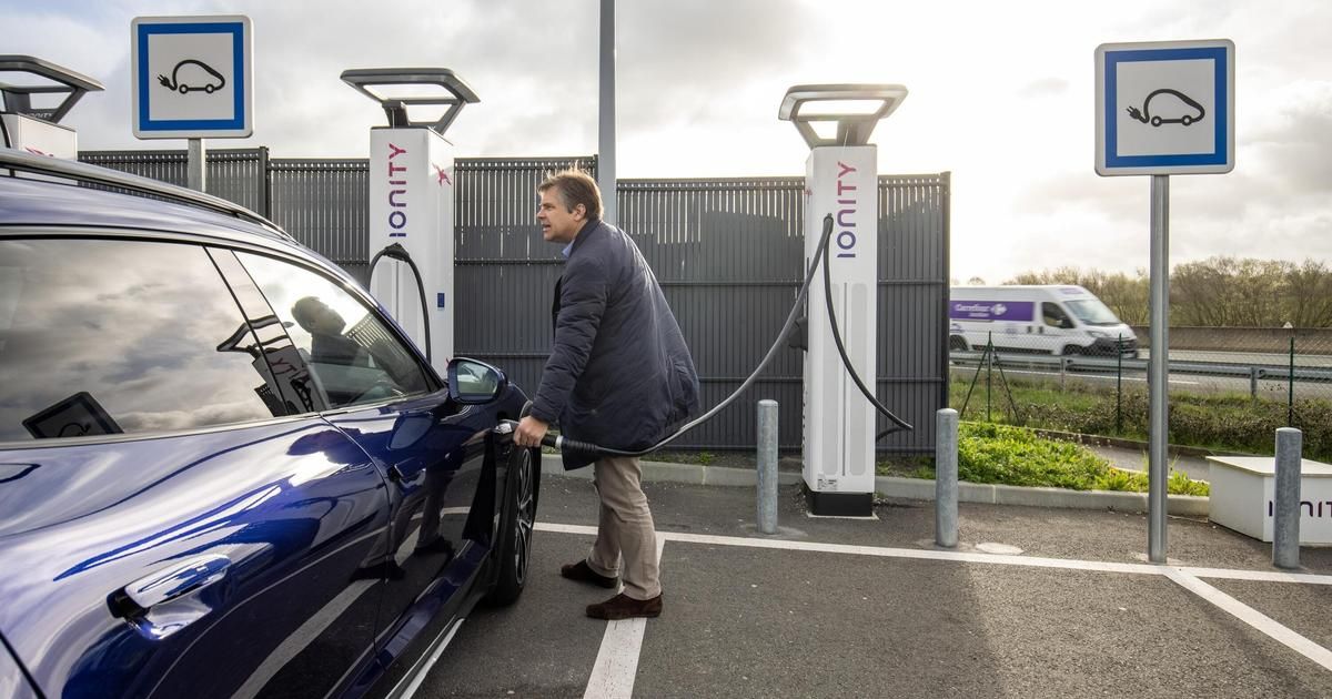 Vers une révolution électrique : 240.000 bornes de recharge d'ici 2030