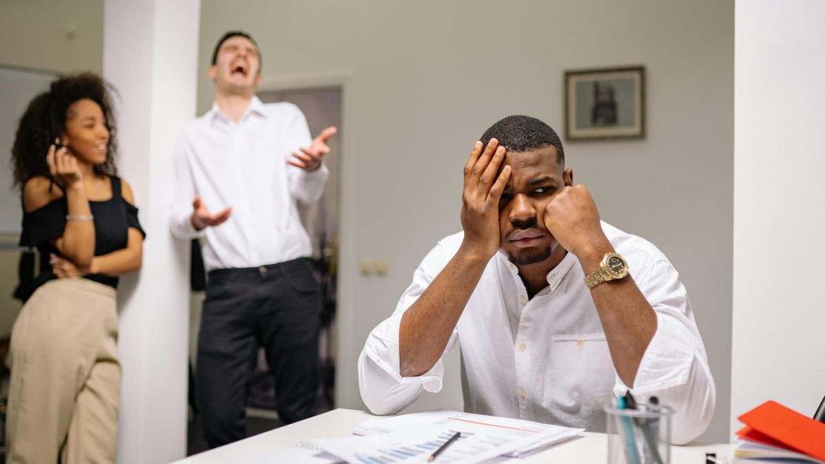 Face à la canicule, la tension monte au bureau