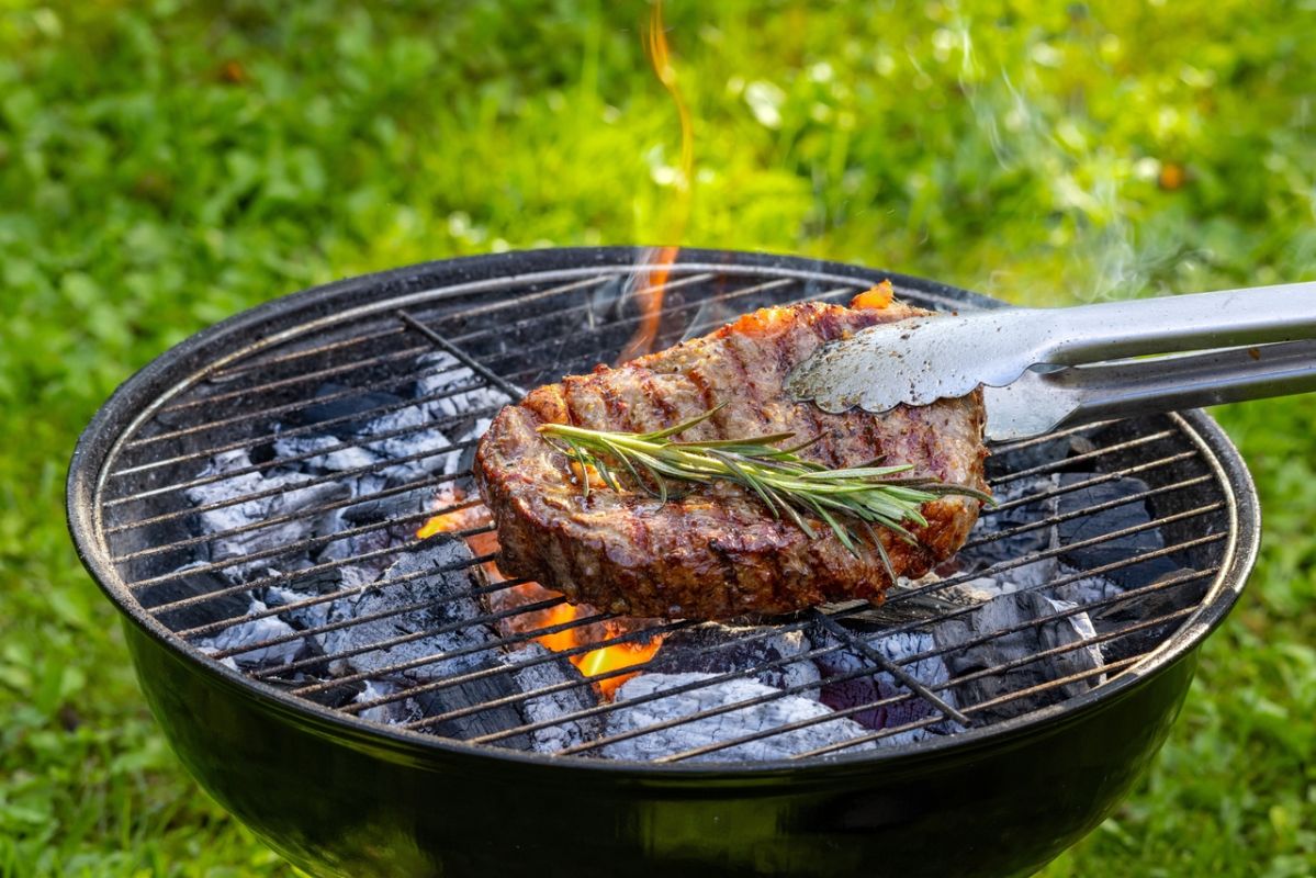 Le barbecue en toute sécurité : les conseils d'une oncologue pour éviter les risques