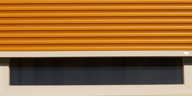 Volet roulant bloqué : conseils pratiques pour le réparer efficacement