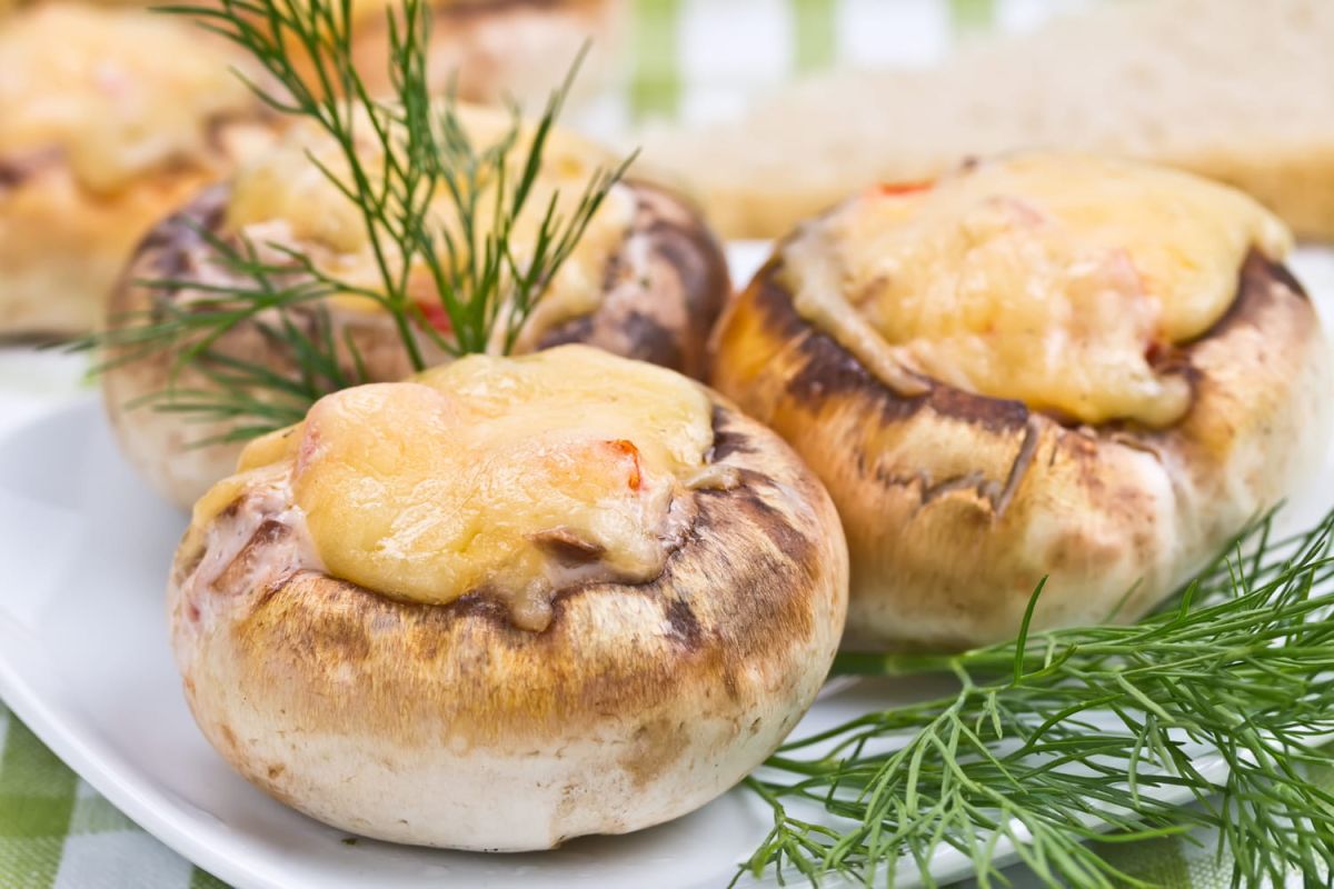 Dégustez des champignons farcis : une recette rapide et délicieuse pour l'automne