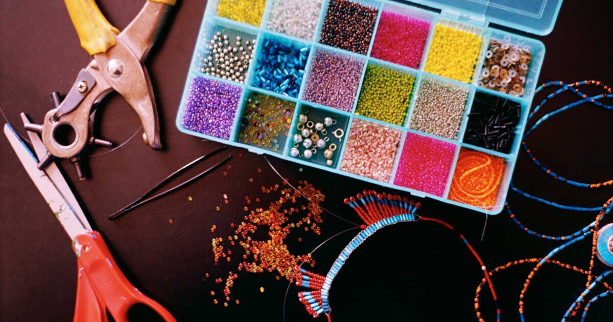 Créer un collier de perles en vidéo