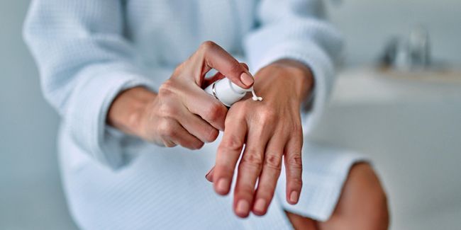 10 astuces incontournables pour des mains éclatantes