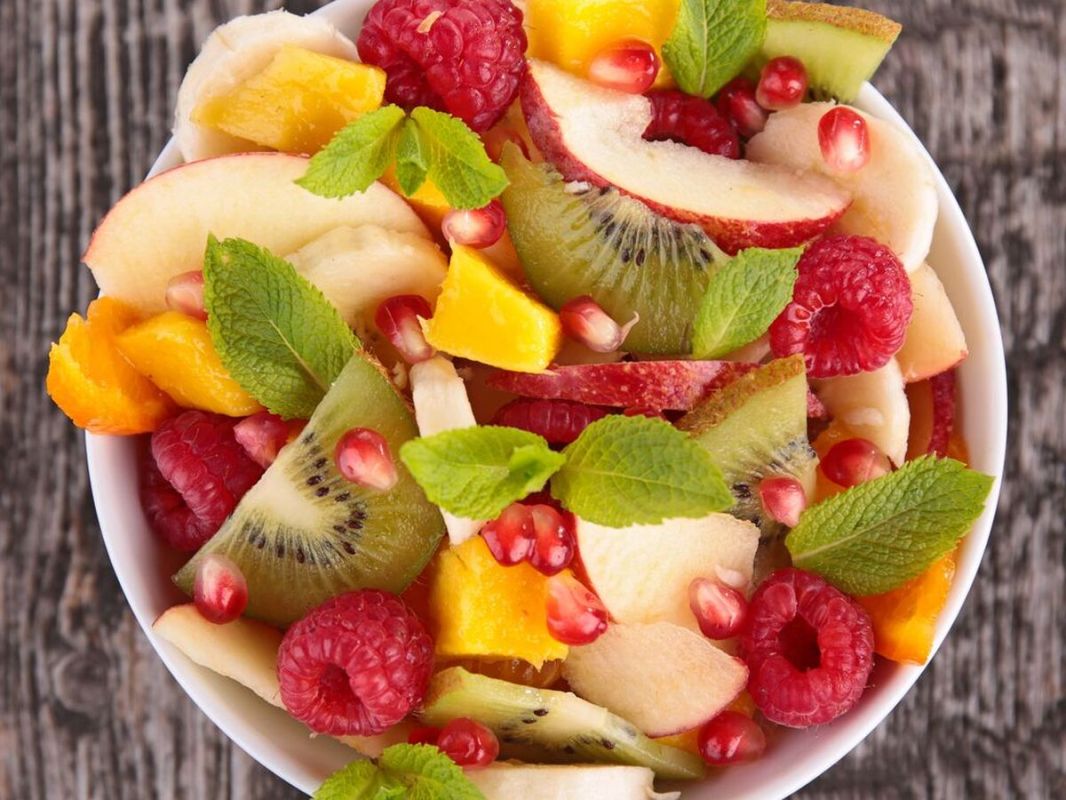 Une salade de fruits au rhum pour des soirées tropicales