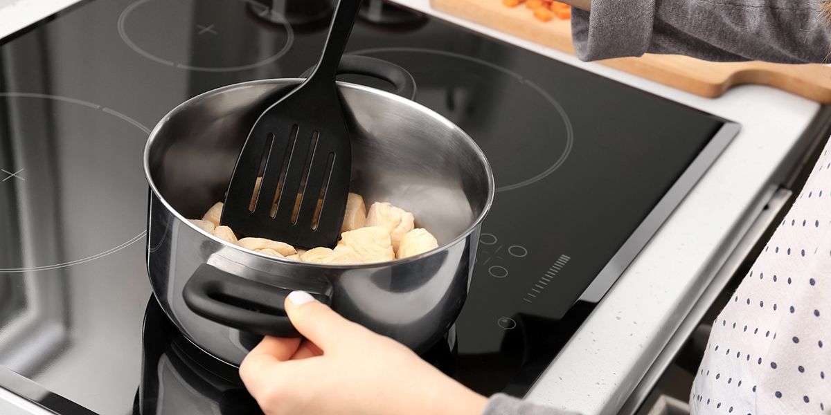 Quand la plaque de cuisson disjoncte : trois pistes à vérifier
