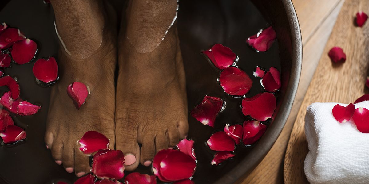 Prenez soin de vos pieds : 4 soins simples à réaliser chez soi