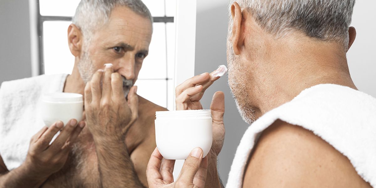 Les soins cosmétiques masculins : une nouvelle tendance chez les seniors ?