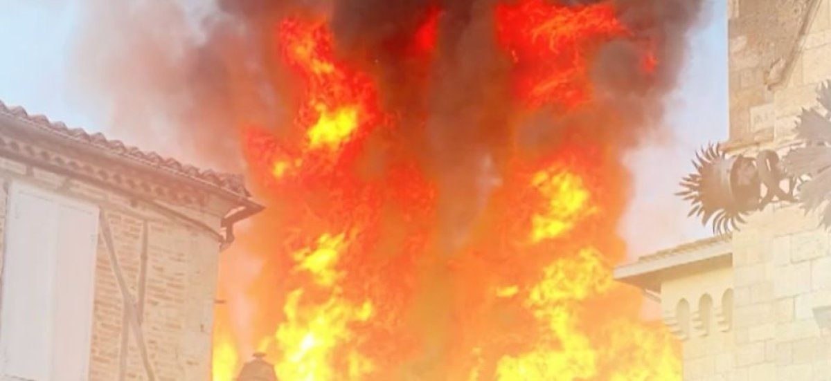 Un incendie ravage la médiathèque de Condom et son cloître historique