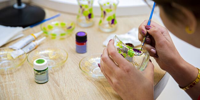 Peindre sur du verre : les secrets d'une décoration réussie