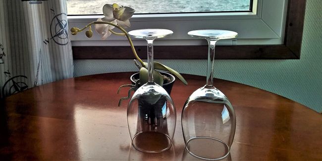 Comment retirer les taches d'eau sur un meuble en bois ?