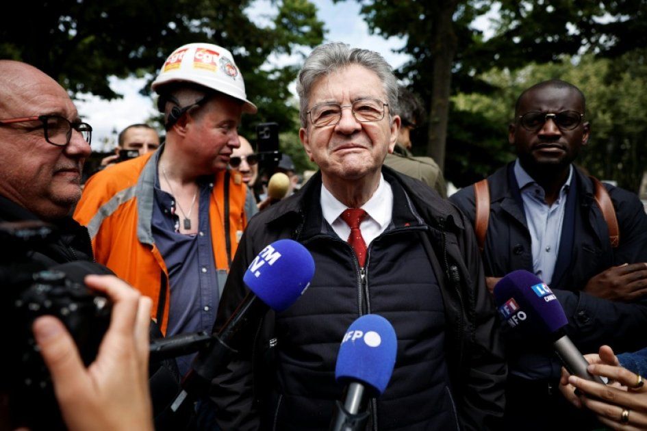 Mélenchon et Glucksmann en compétition serrée derrière le RN selon un sondage récent