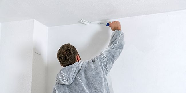 Les secrets d'une peinture de plafond réussie : évitez ces erreurs courantes