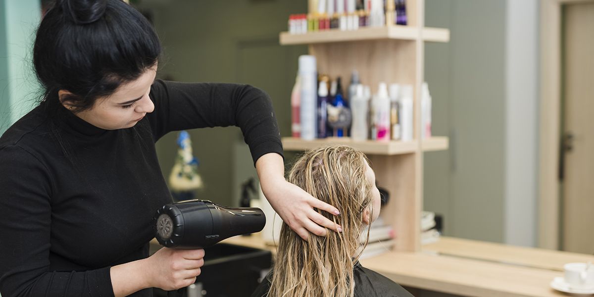 10 astuces incontournables pour alléger votre facture chez le coiffeur
