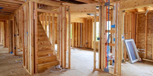 Les atouts et défis de la maison en bois : un choix à considérer