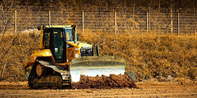 Tout savoir sur l'assurance décennale pour terrassiers : enjeux et tarifs