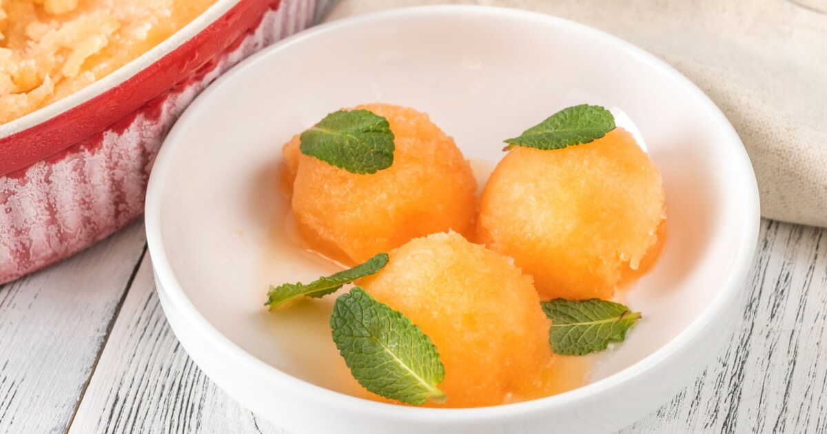 Dégustez un sorbet au melon, un délice glacé aux saveurs d'été