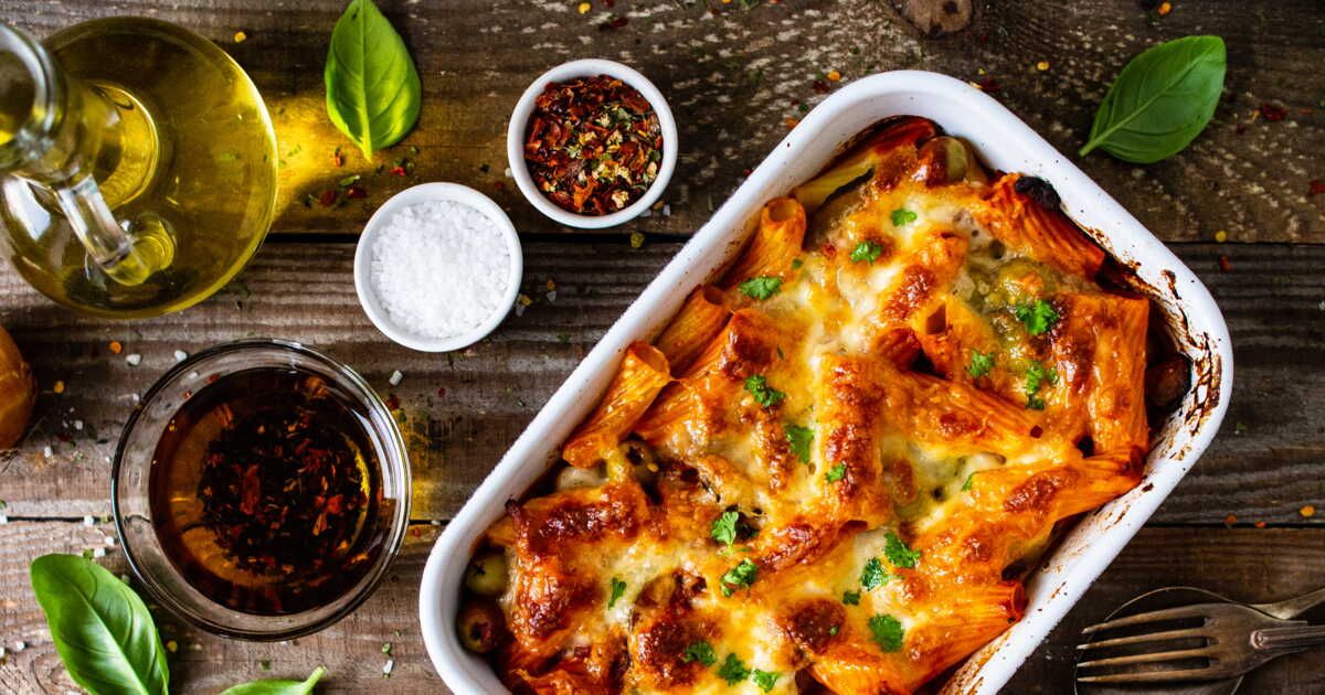 Un gratin de pâtes aux aubergines et champignons spécial Cyril Lignac