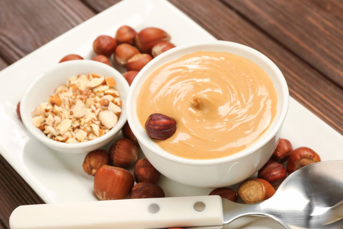 Préparez une pâte à tartiner maison au goût Kinder Bueno en un rien de temps